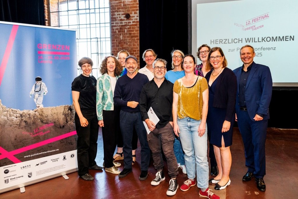 Festivalteam mit Vertretern von der Bundeszentrale für politische Bildung und der fünf beteiligten Theater