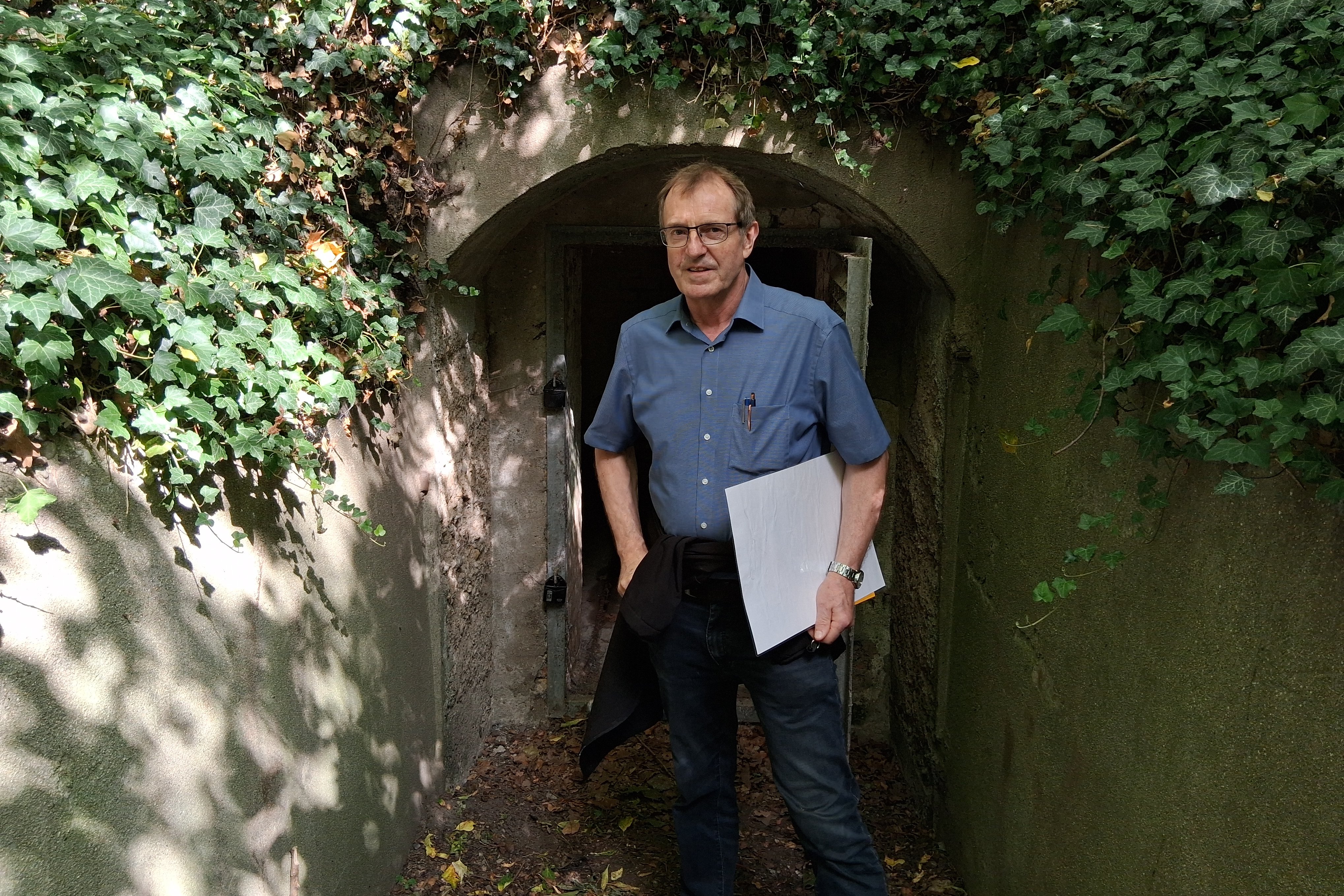 Unter dem Schlossgarten in Delitzsch befindet sich ein rund 150 Meter langer Luftschutzbunker aus dem Zweiten Weltkrieg.