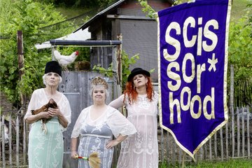 Les Reines Prochaines kommen in den Westflügel