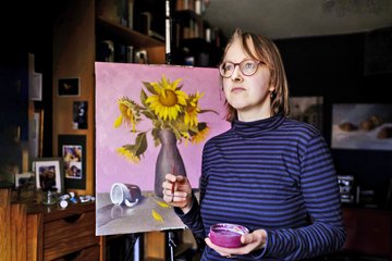 Die Künstlerin Katrin Ginster probiert gern neue Techniken aus