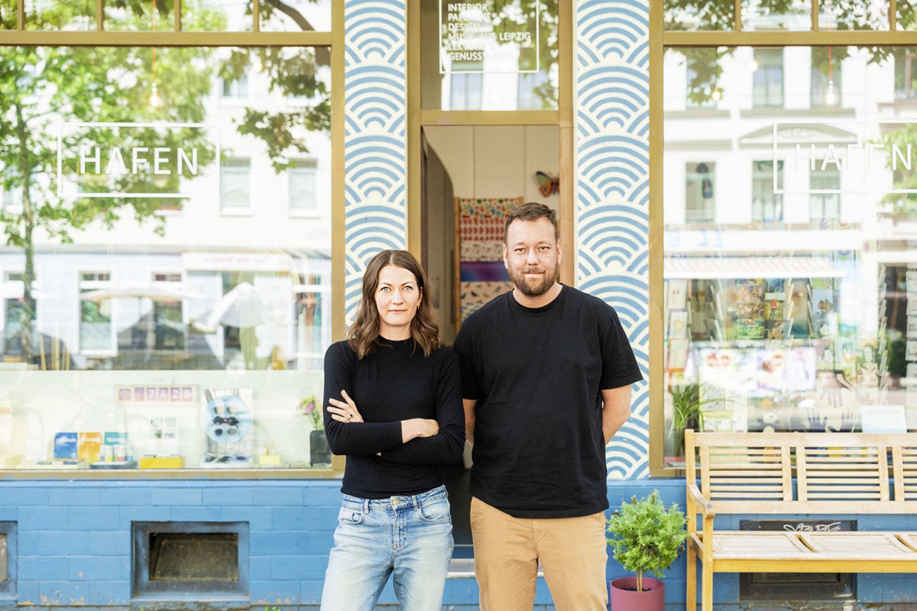 Fabian und Swantje sind die stolzen Inhaber des Hafens