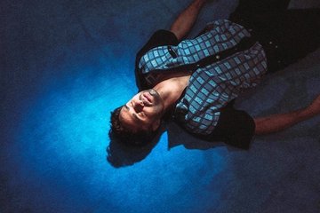 Xavi baut seine Songs live per Loopstation auf