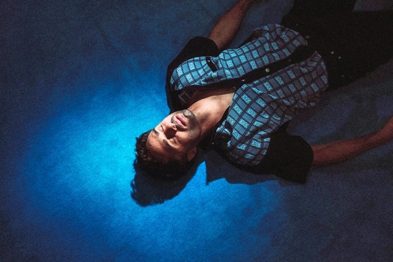 Xavi baut seine Songs live per Loopstation auf