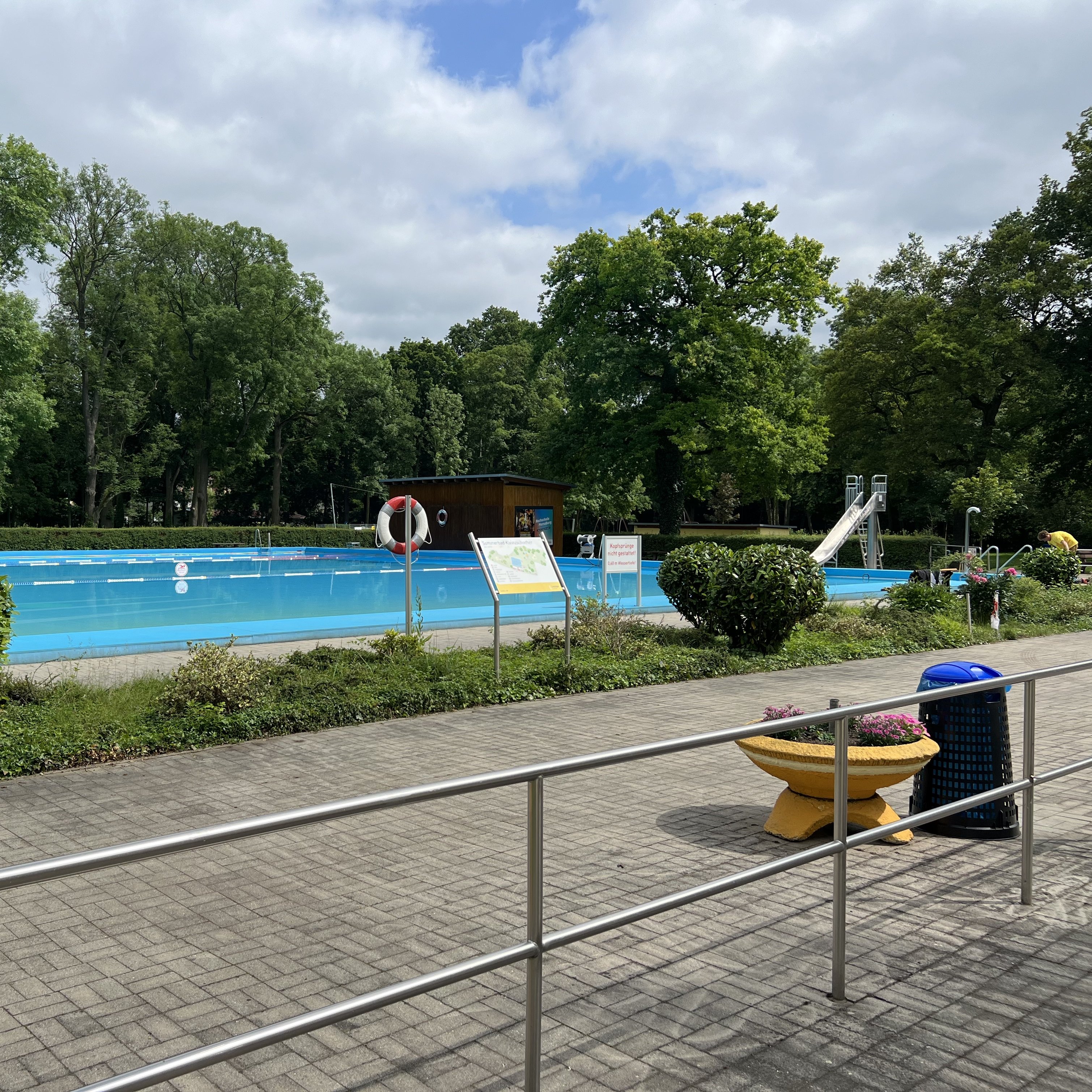 Foto Anlage und Schwimmbecken Sommerbad Kleinzschocher