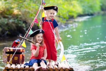 Kinder auf einem Piratenschiff in der Cospudener Combüse 