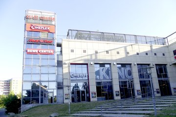 Das Kino in Grünau eröffnete 1996 nach nur sechs Monaten Bauzeit als erstes Multiplex in und um Leipzig
