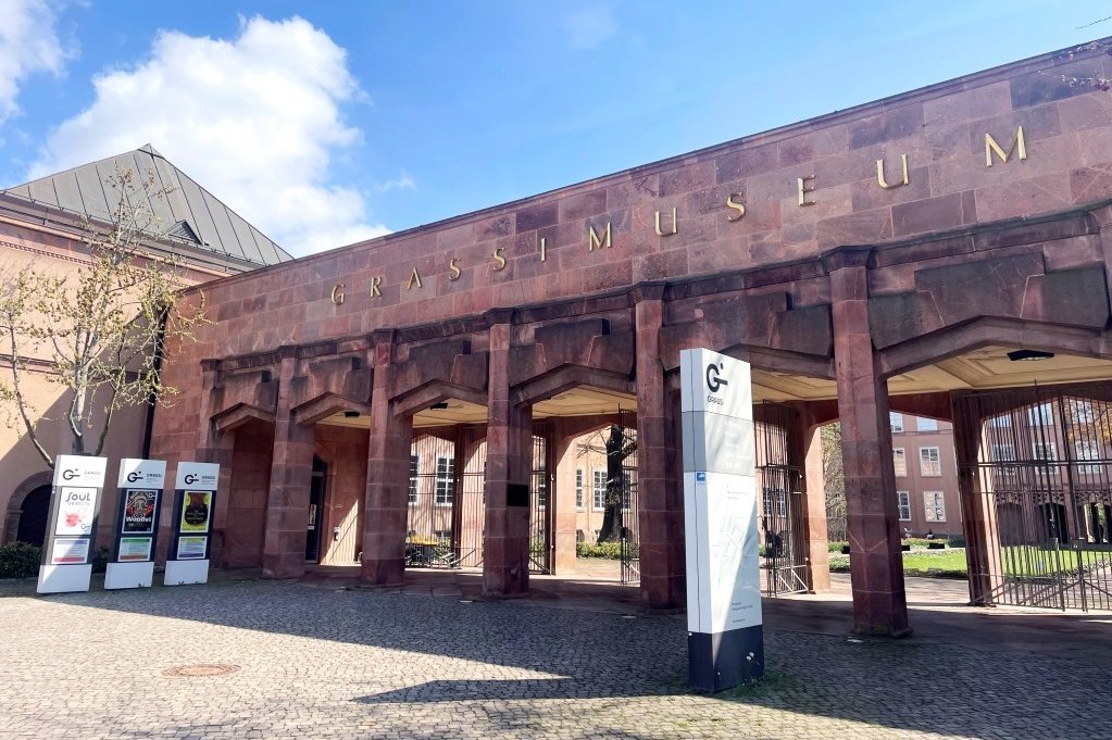 Innenhöfe, Treppenhäuser und Fensterdetails bieten zahlreiche Fotomotive während der Tour