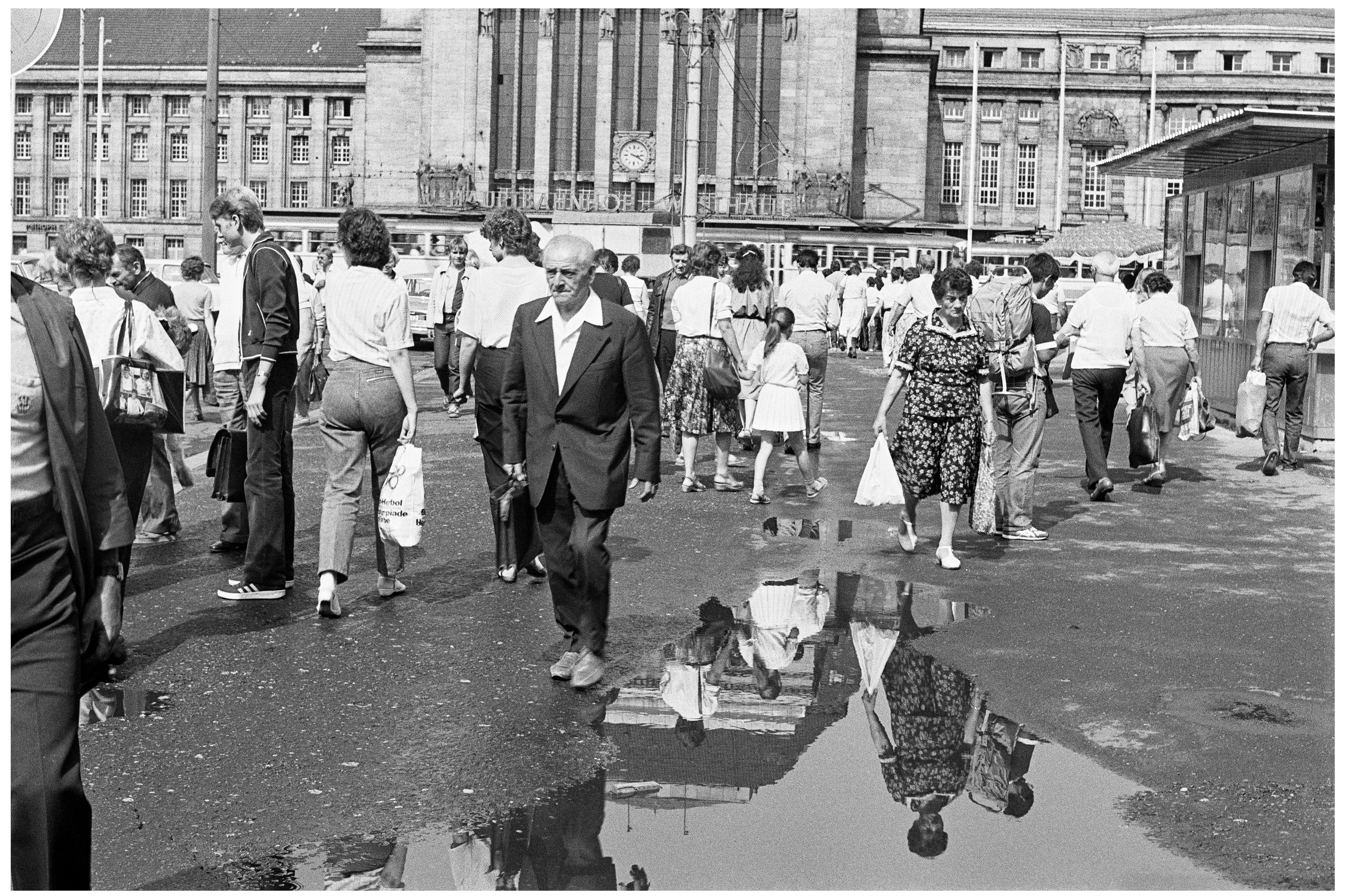 Mahmoud Dabdoub fing in den 1980er Jahren das Leben in und vor dem Hauptbahnhof ein