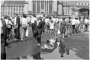 Mahmoud Dabdoub fing in den 1980er Jahren das Leben in und vor dem Hauptbahnhof ein