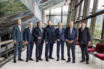 Die Gründungsstifter mit Gewandhauskapellmeister Andris Nelsons (Mitte)