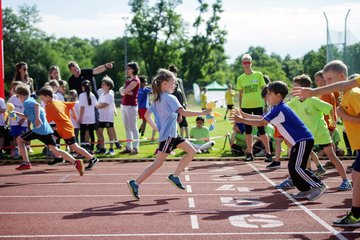 zusehen sind Kinder bei Sportevent SPARKASSEN-LIPSIADE
