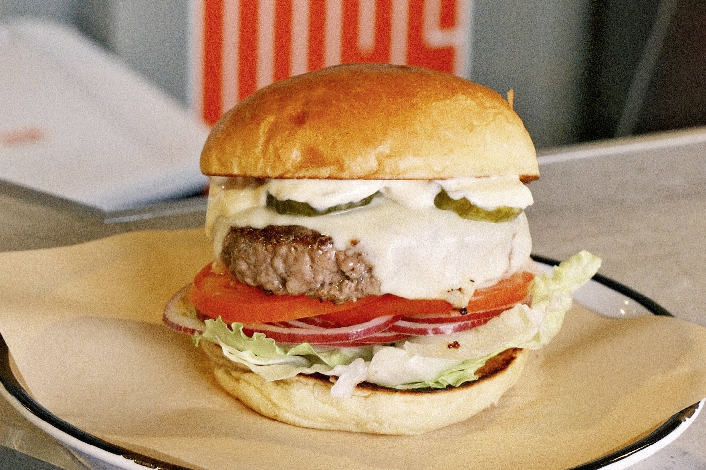 Ein Klassiker, mit dem man nichts falsch machen kann: der Cheeseburger