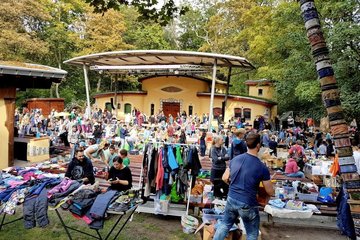 Der Kindersachenflohmarkt im Geyserhaus lädzt zum Stöbern ein