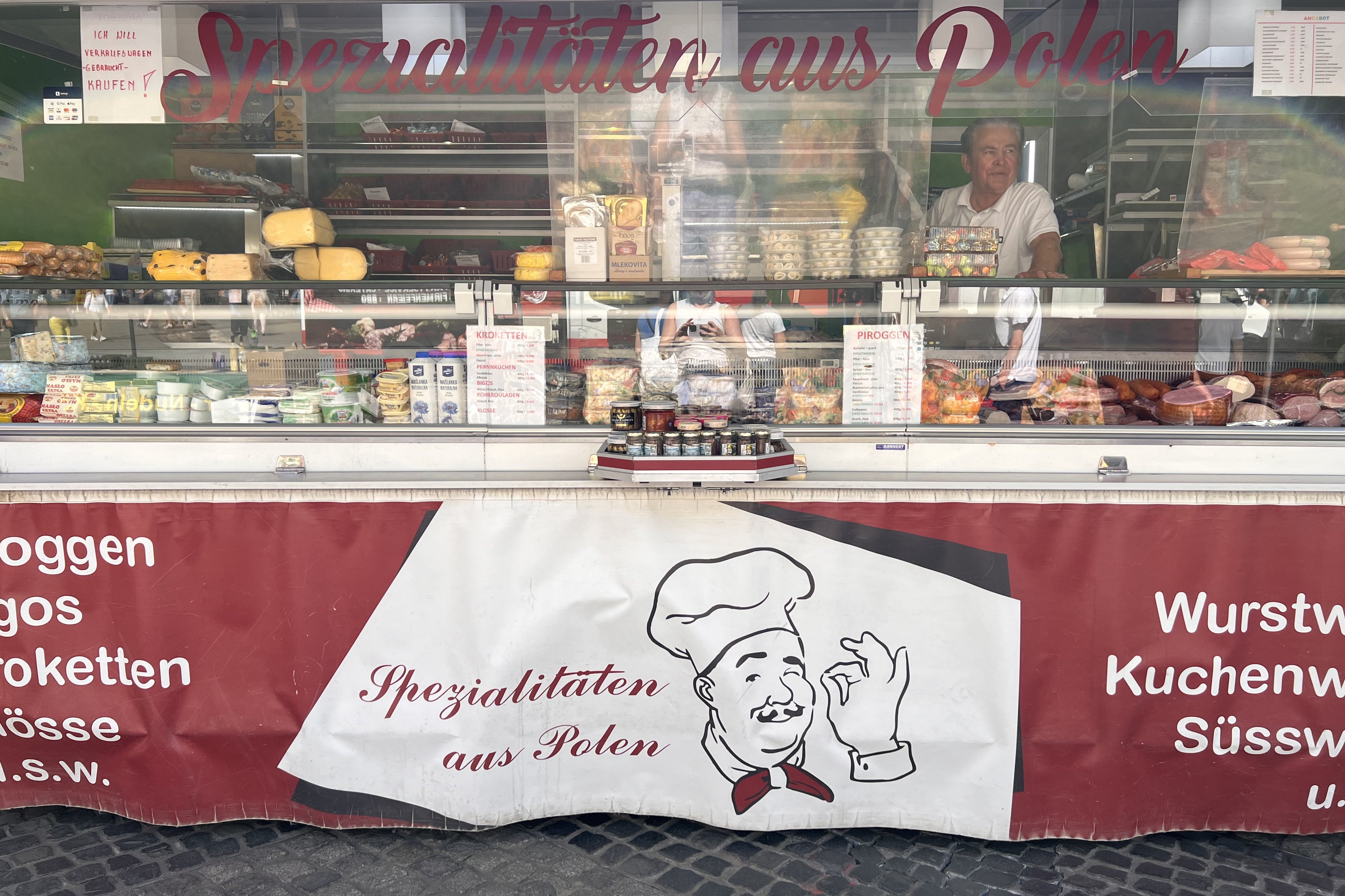 Polnischer Wagen auf dem Wochenmarkt
