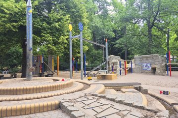 Der Wasserspielplatz am Rennbahnweg lädt besonders an heißen Tagen ein