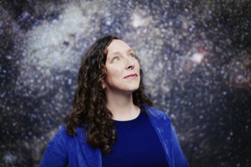 Astrophysikerin Suzanna Randall erforscht die Evolution von Sternen