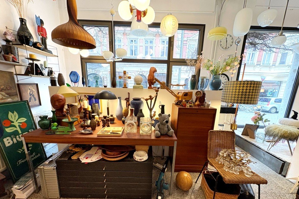 Schwerpunkt bei den Interior-Pieces sind Mid Century und Industrial Design, aber auch das Bauhaus ist vertreten