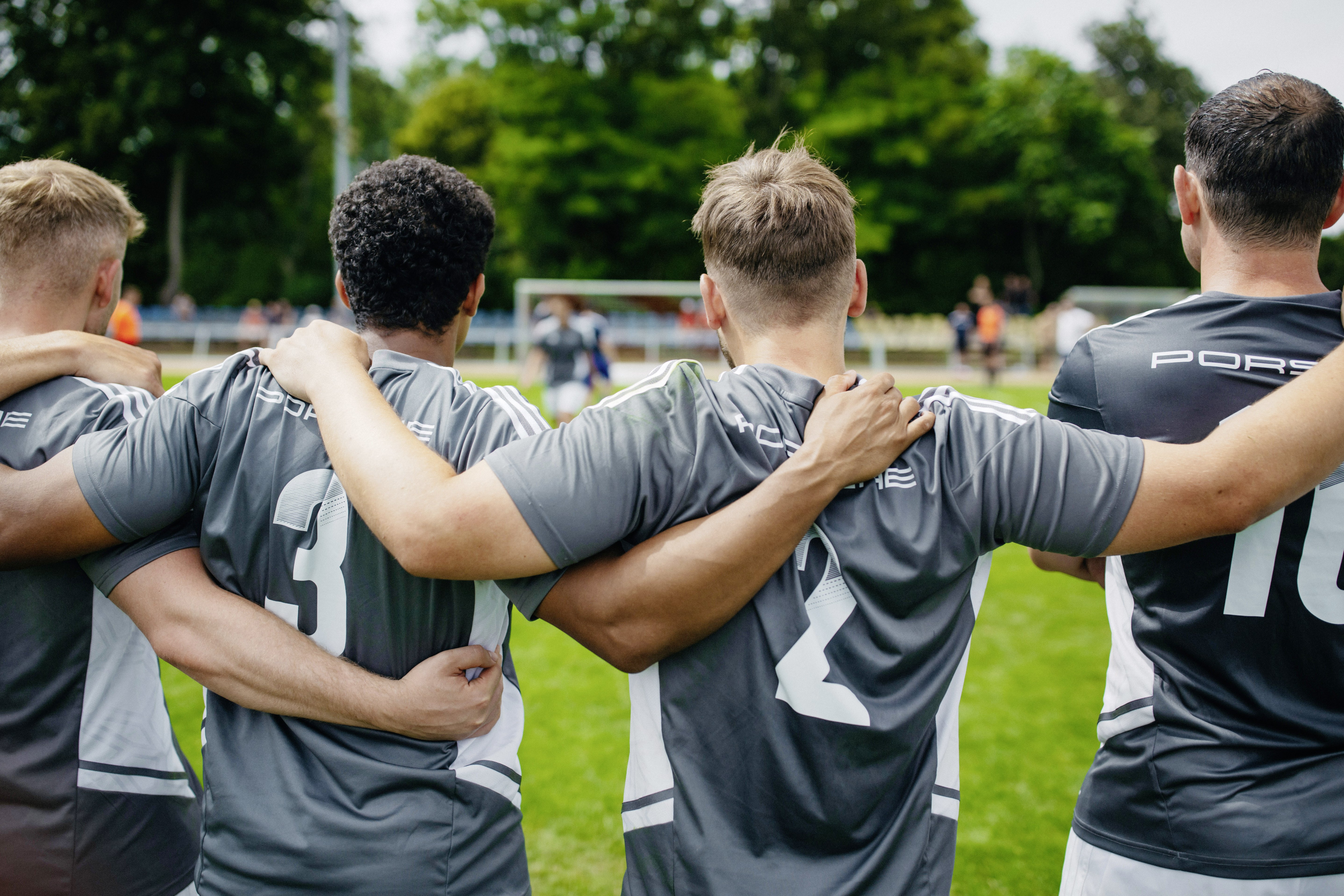 Gemeinsam für den guten Zweck: Das Porsche-Team beim Benefiz-Fußballturnier