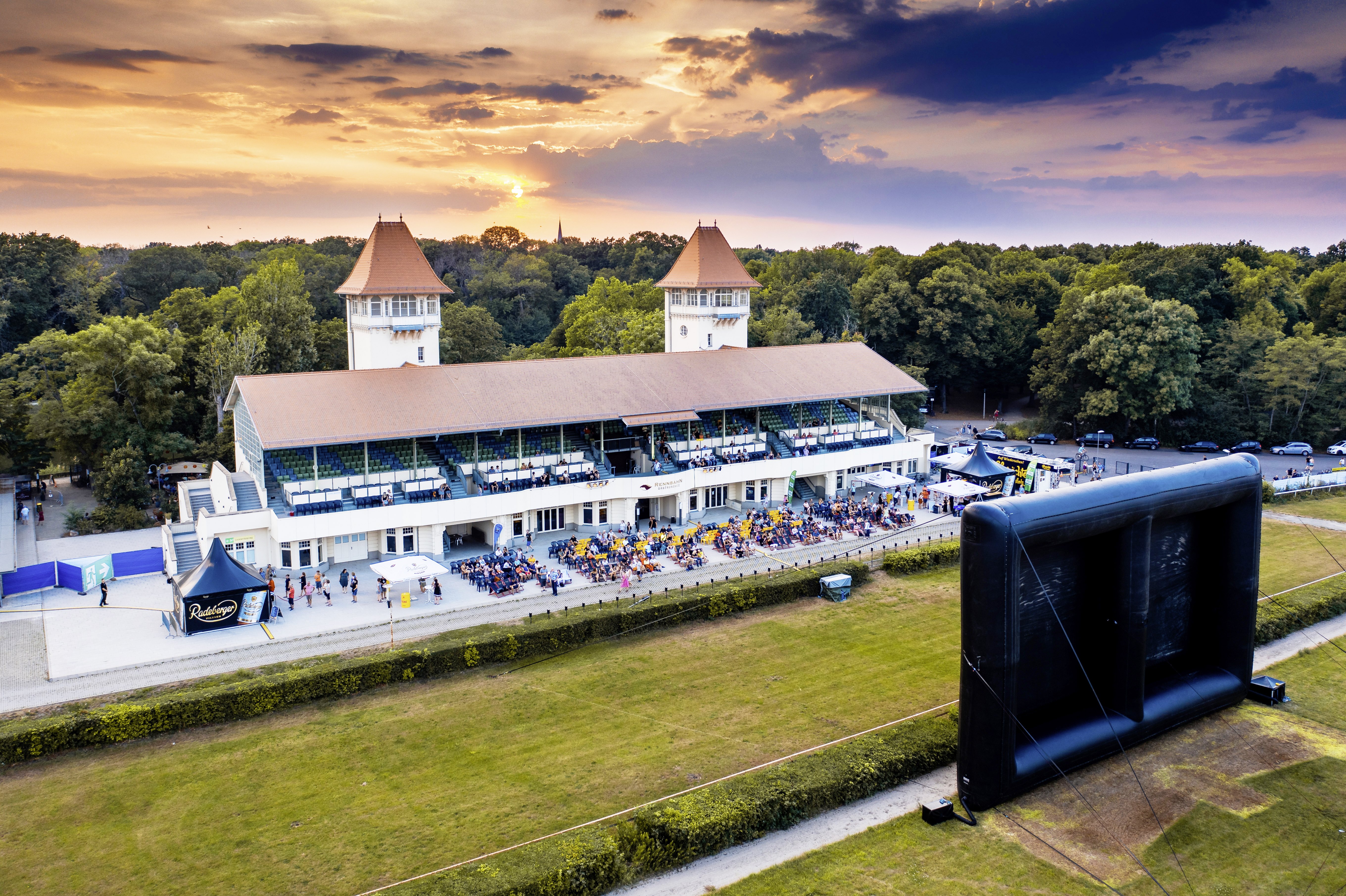 Open Air Kino Leipzig auf der Galopprennbahn Scheibenholz