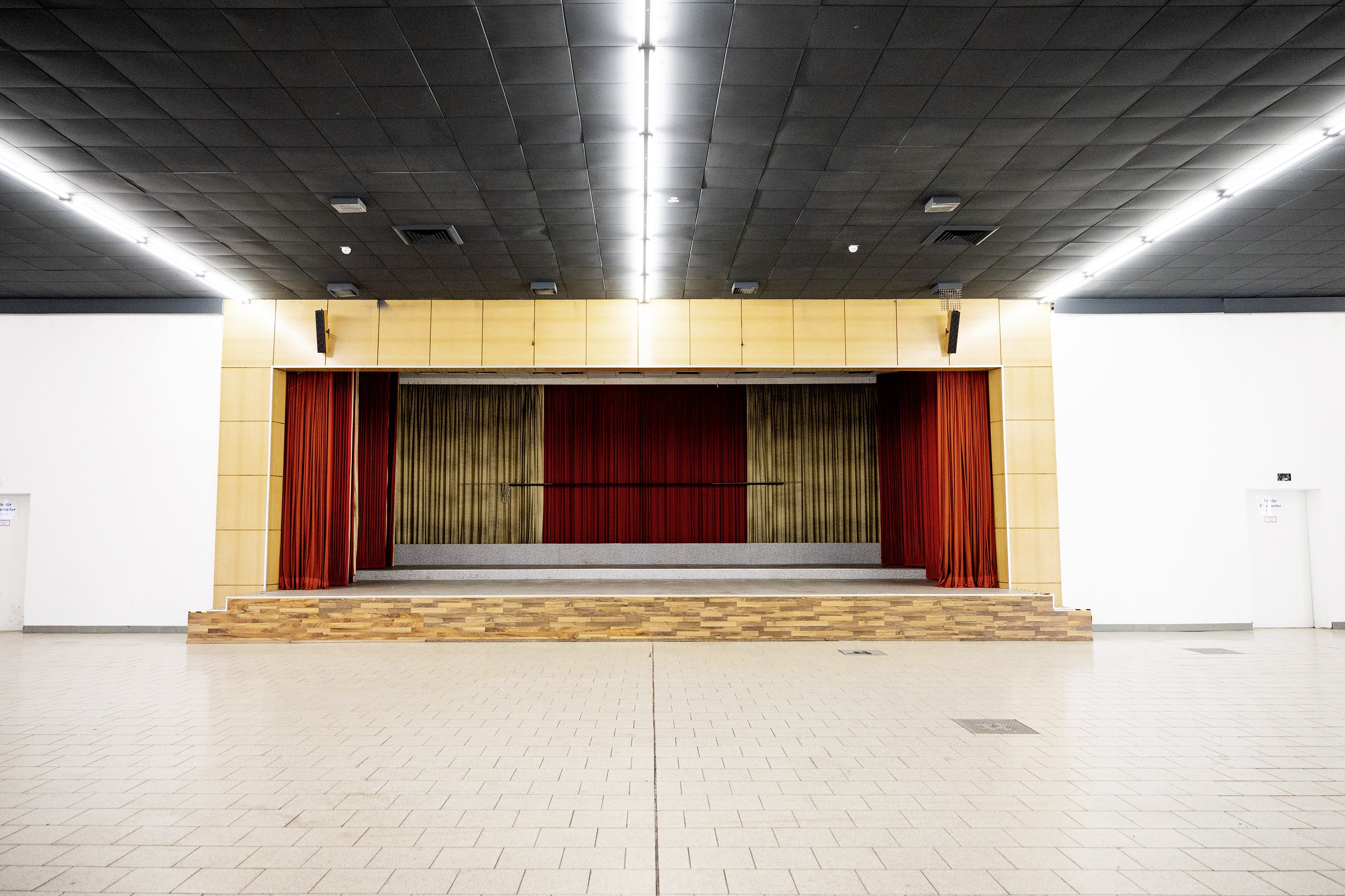 Die Interims-Bühne des Schauspiels – ab April wird zusätzlich auf dem Agra-Gelände gespielt