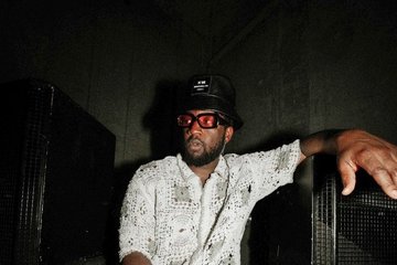 Kelvin Jones wurde mit dem Song „Call You Home“ international bekannt