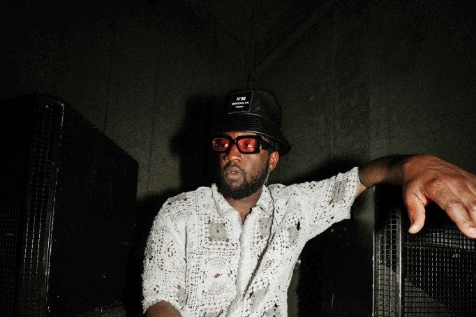 Kelvin Jones wurde mit dem Song „Call You Home“ international bekannt