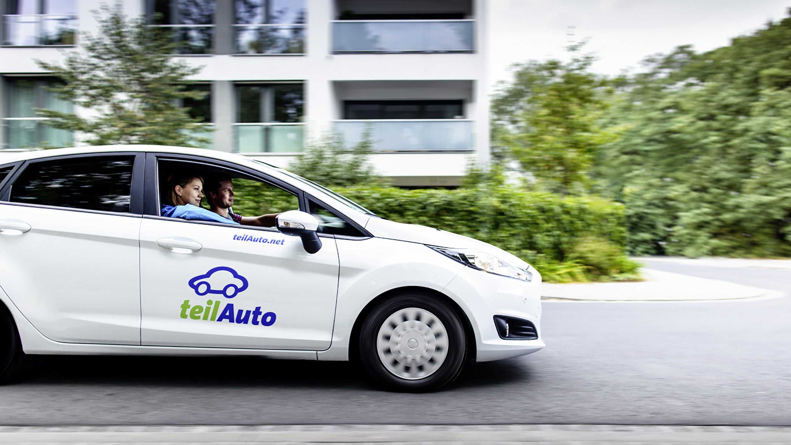 zusehen ist ein Auto von teil Auto  