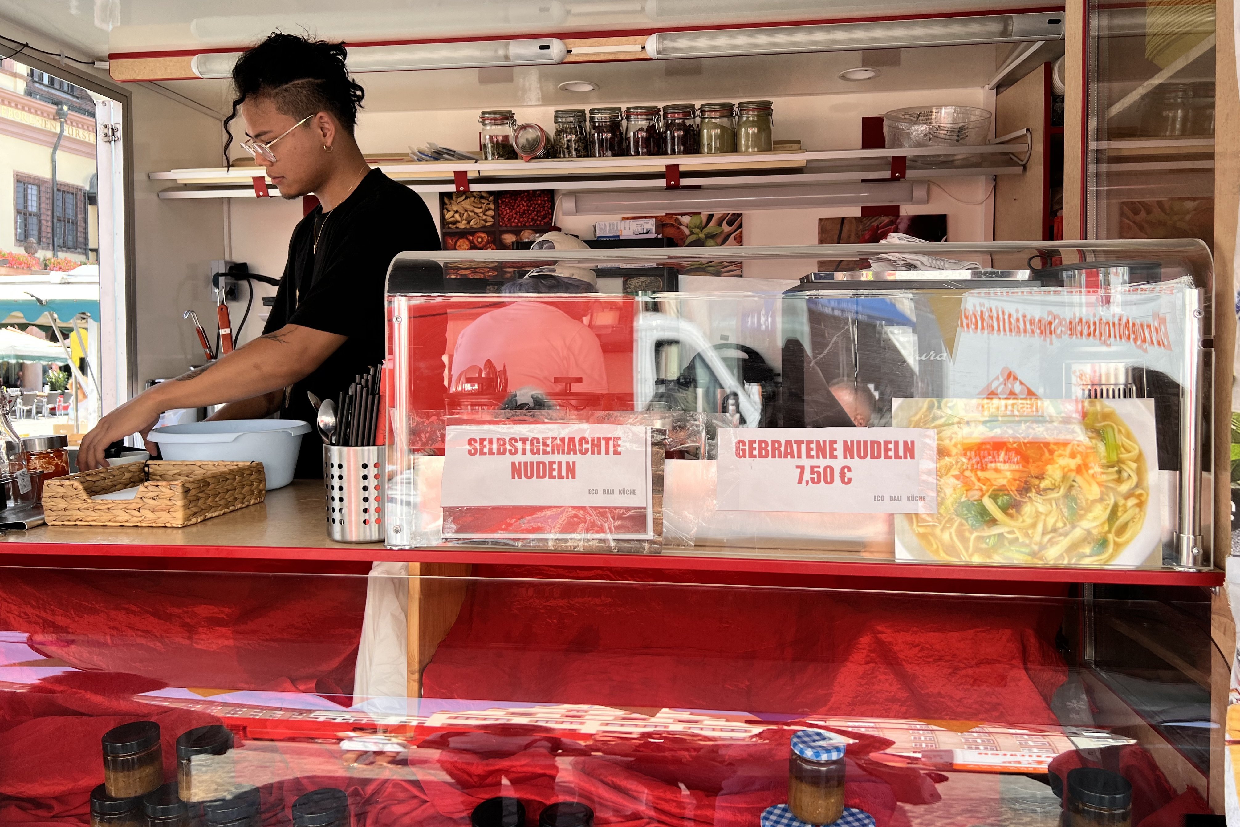Indonesischer Wagen auf dem Wochenmarkt