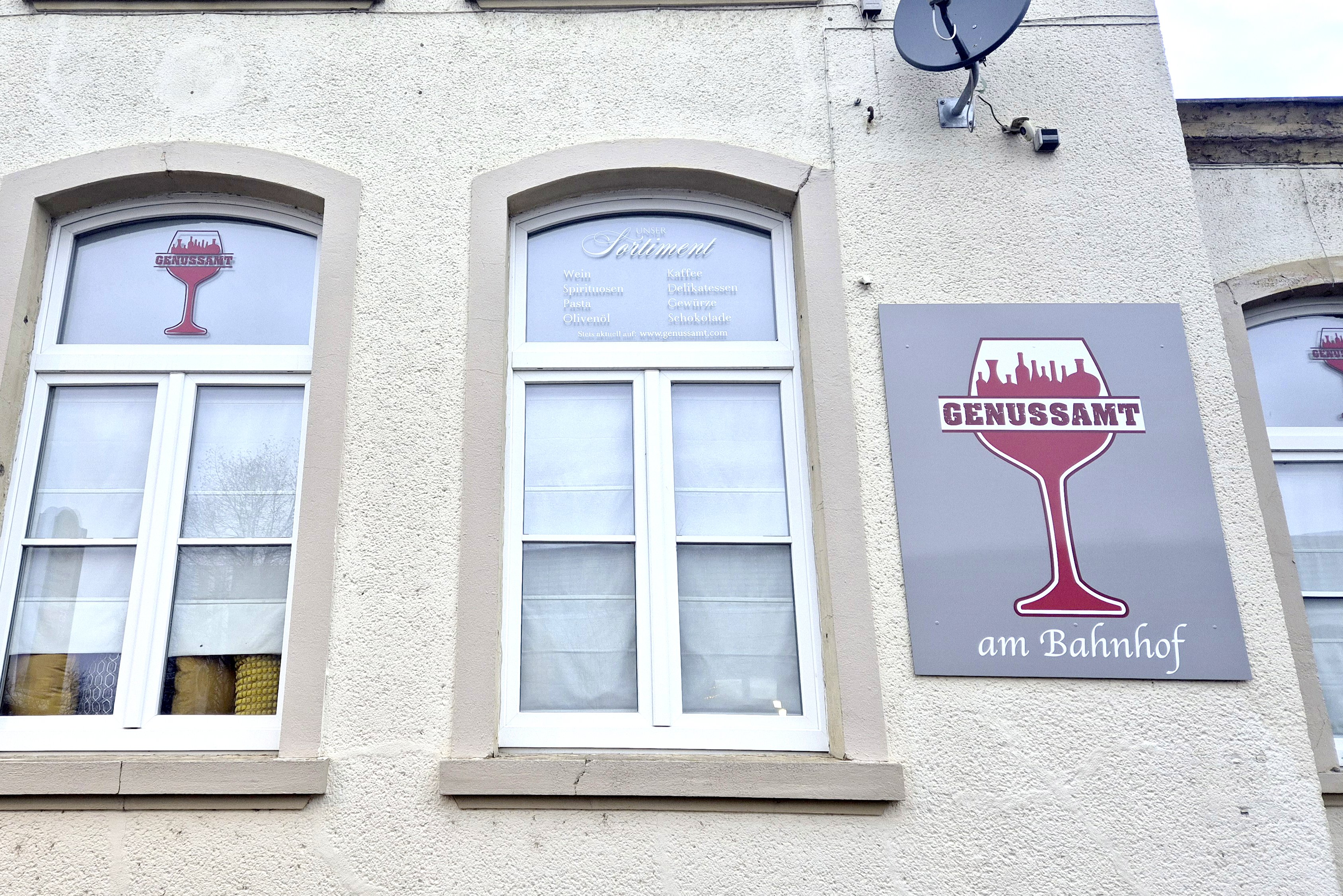 Wo früher Züge hielten, gibt es heute Wein, Öl und Gewürze – beim Genussamt