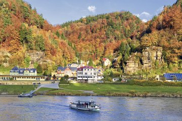 Zu Lande und zu Wasser bietet Schmilka grandiose Ausblicke
