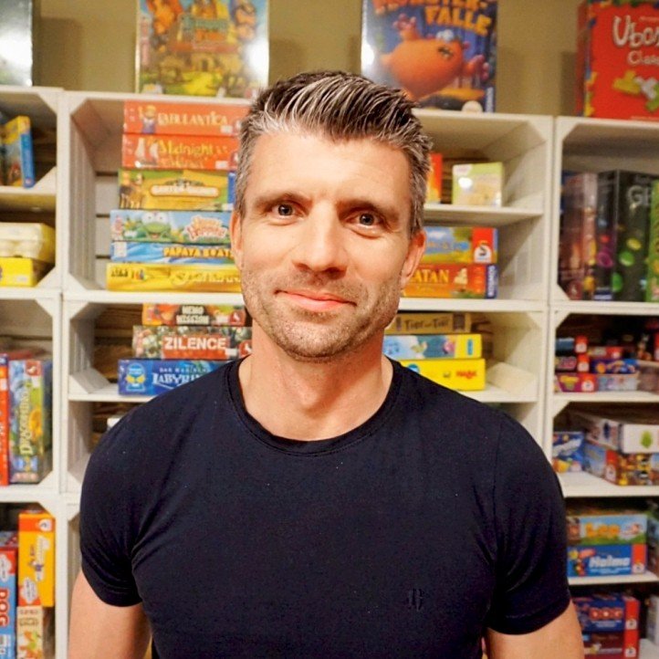 Geschäftsführer Dr. Marko Schädlich im neuen Brettspiele-Café