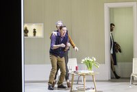 Auf der Bühne vom Schauspiel gibt es Zoff