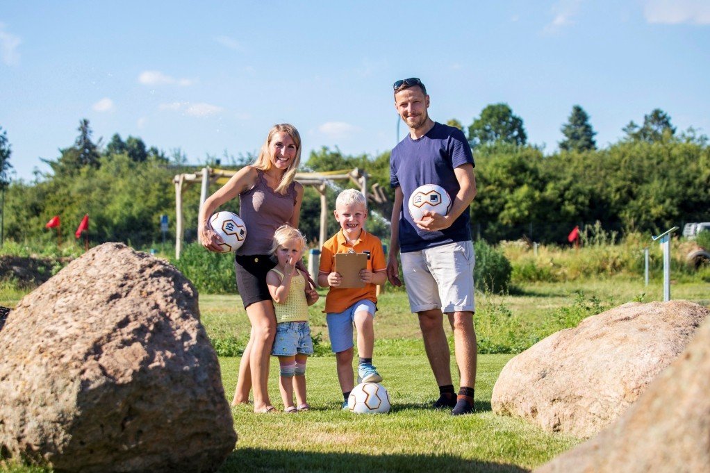 Findlinge gehören zu den Hindernissen auf den 13 Soccer-Golf-Bahnen