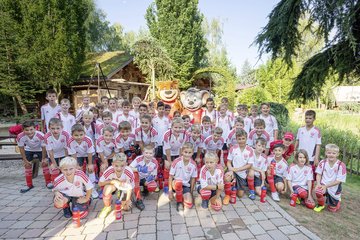 In den Fußballcamps des FC Bayern KIDS CLUB im Europa-Park leben die Kids ihren Fußball-Traum