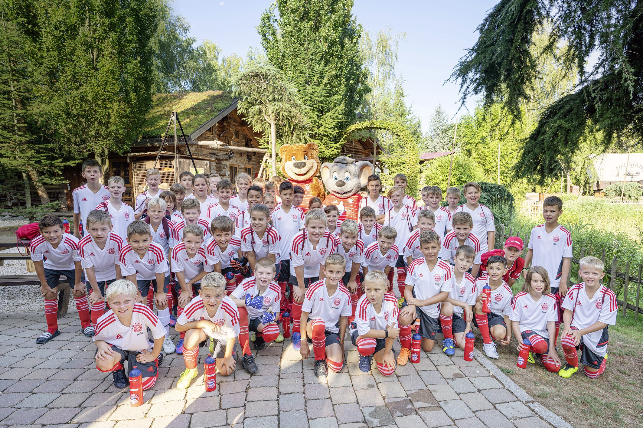 In den Fußballcamps des FC Bayern KIDS CLUB im Europa-Park leben die Kids ihren Fußball-Traum